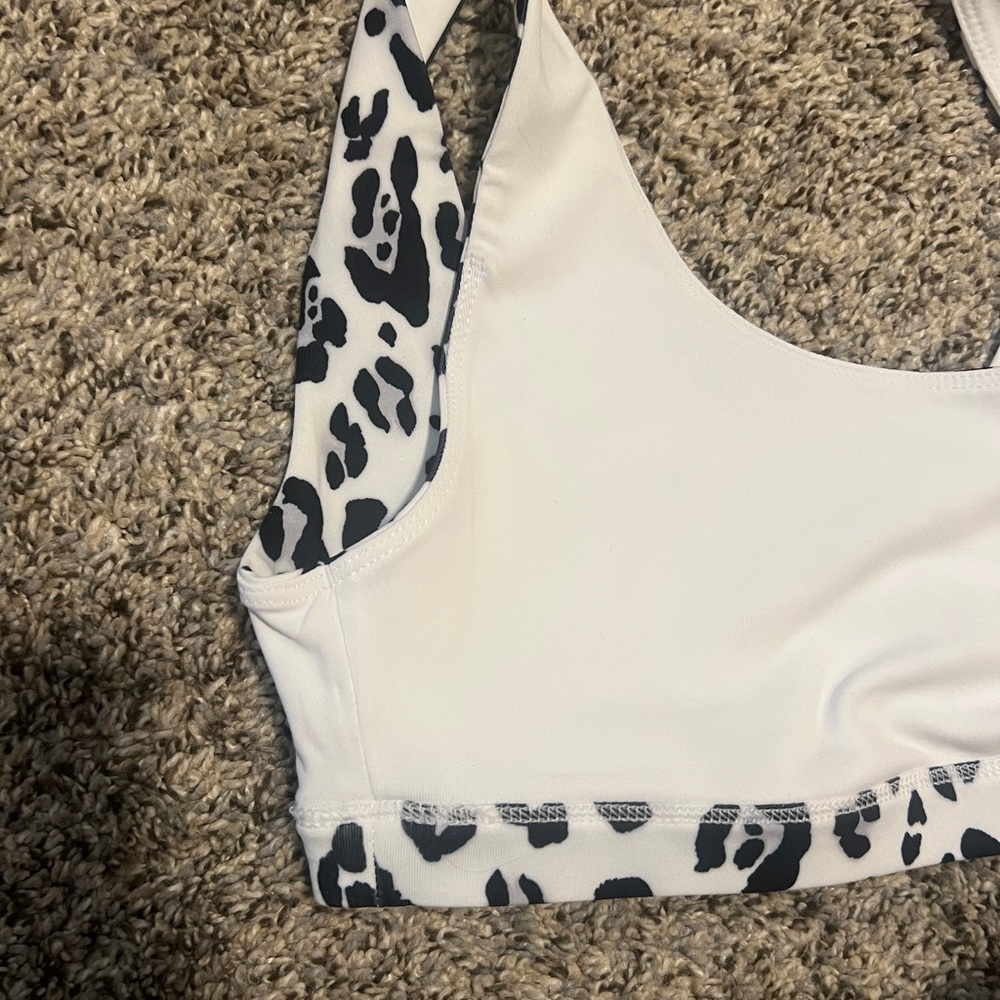 Fabletics Snow Leopard Set - Picture 7 of 7